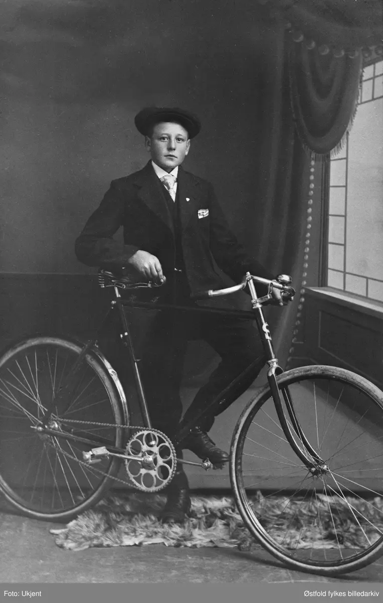 Olaf Brenne, Varteig som konfirmant med sin konfirmasjonspresang - en sykkel, ca. 1912.