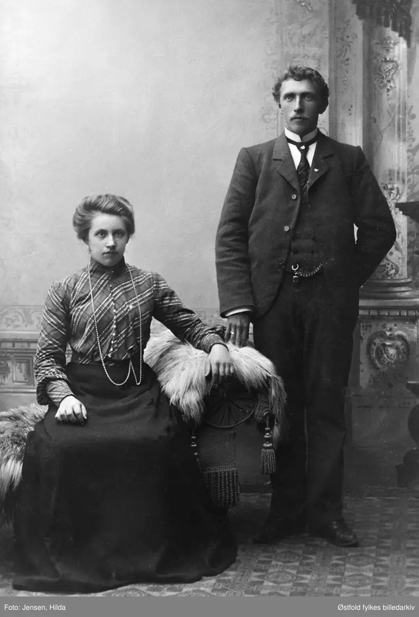 Forlovelsesbilde til Anna Snoppestad og Henrik Bøhaugen. De var gårdbrukere i Varteig.