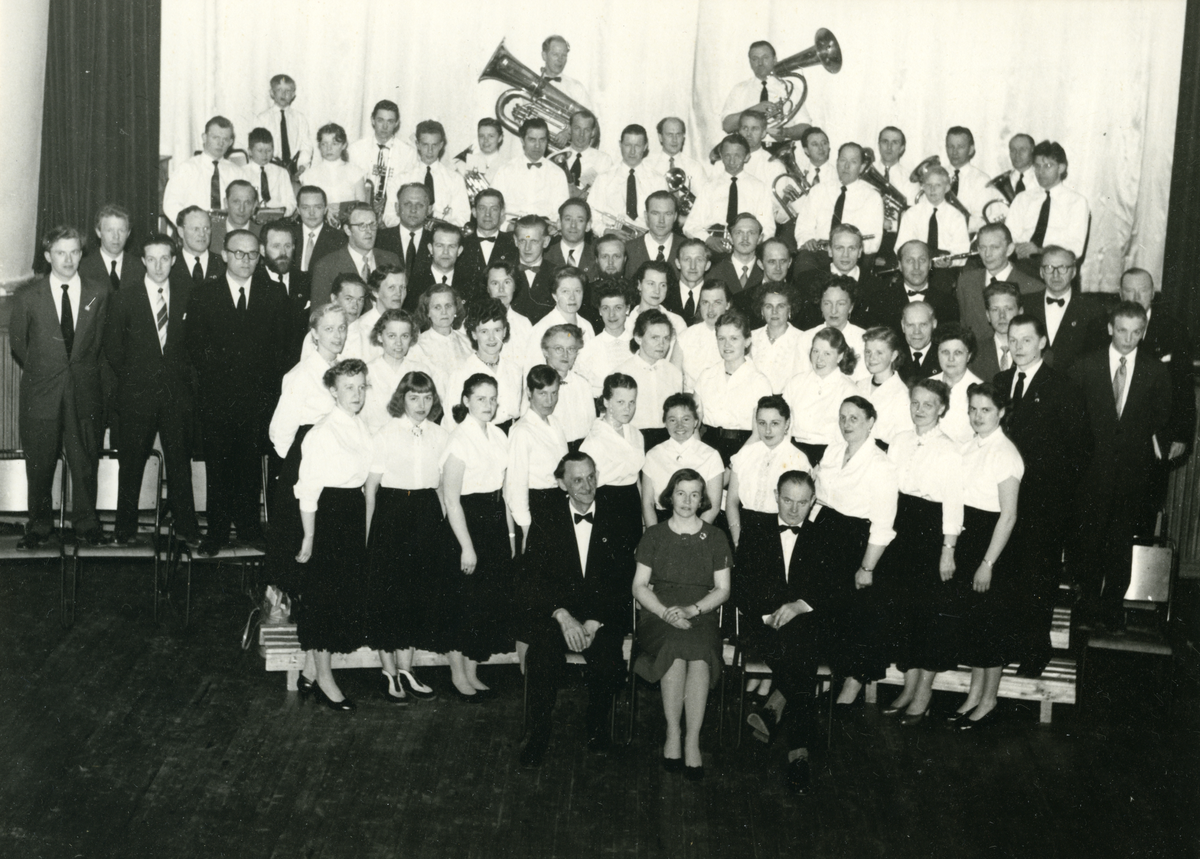 Mannskoret, damekoret og hornorkesteret, 1957/58.
