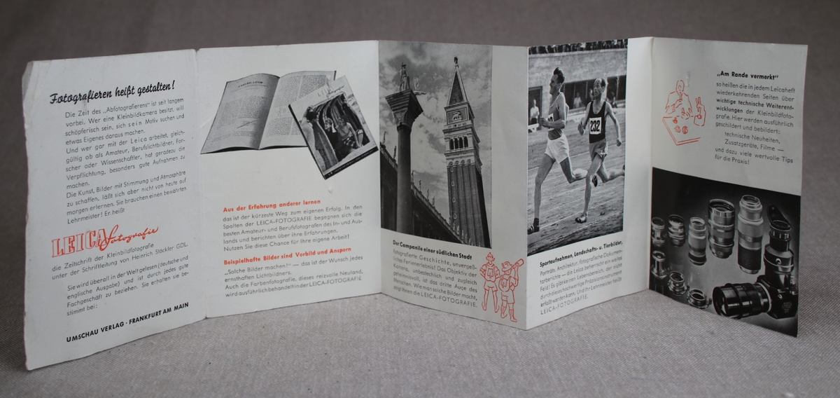 Fotografiapparat i skinntaske med bærehempe. Bruksanvisning medfølger.