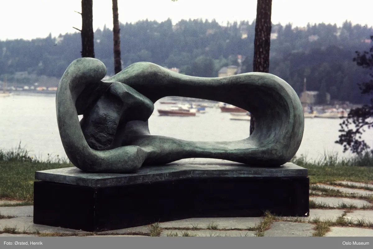 Henry Moore-utstilling på Høvikodden.