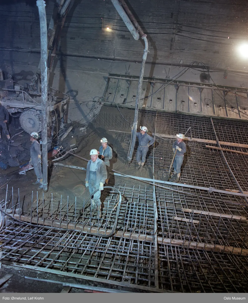 tunnelbygging, anleggsarbeid, menn, kran, forskalling