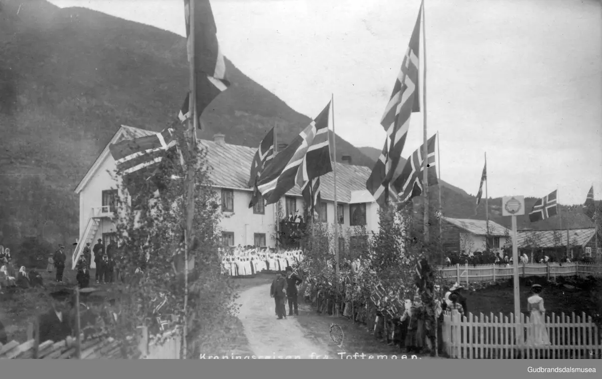 Fra Toftemo under kroningsreisen til kong Haakon i 1906.