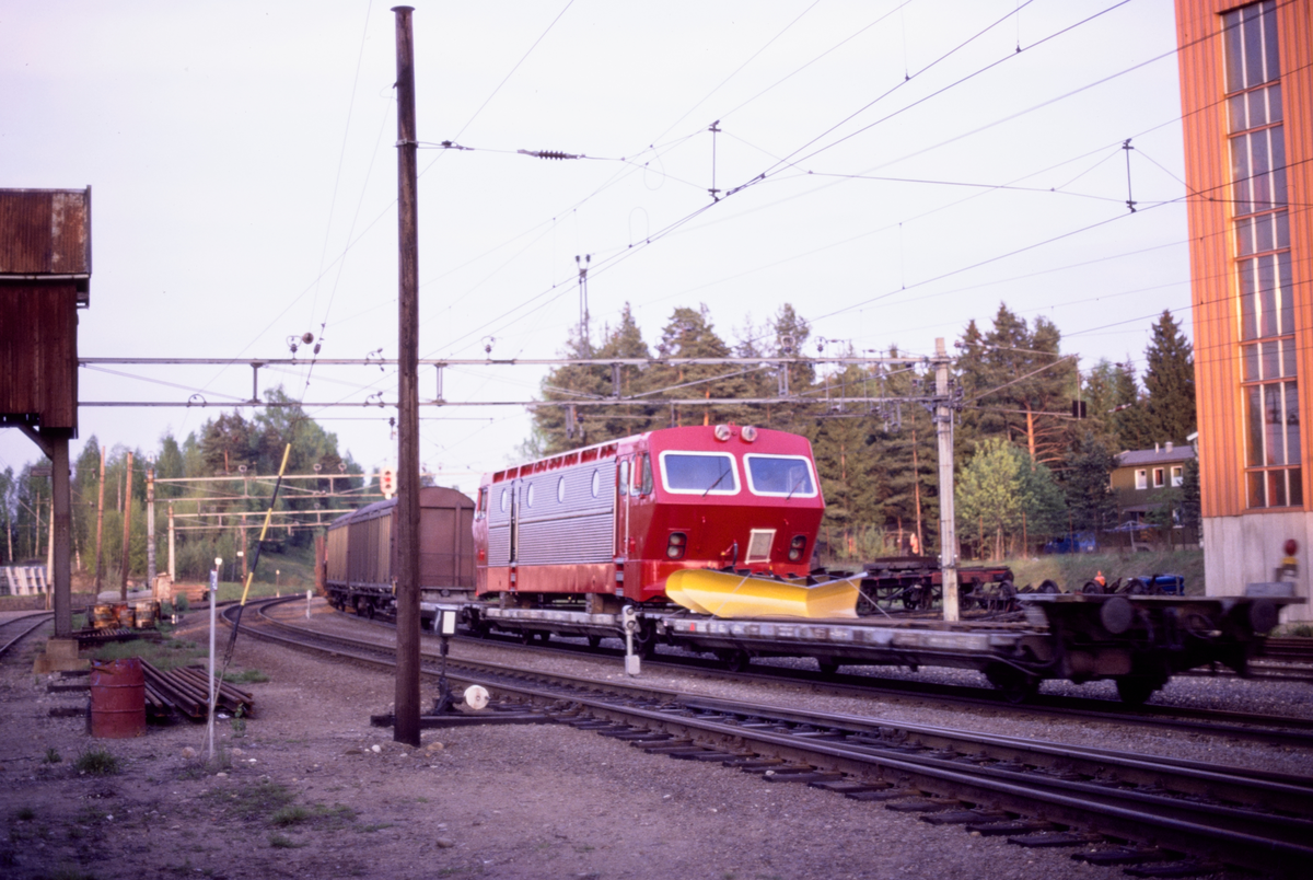 Lokomotivkassen til elektrisk lokomotiv El 16 underveis fra Hamar til Sverige