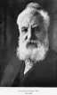 Porträtt av ingenjör, uppfinnare Alexander Graham Bell (f.1847, d.1922).