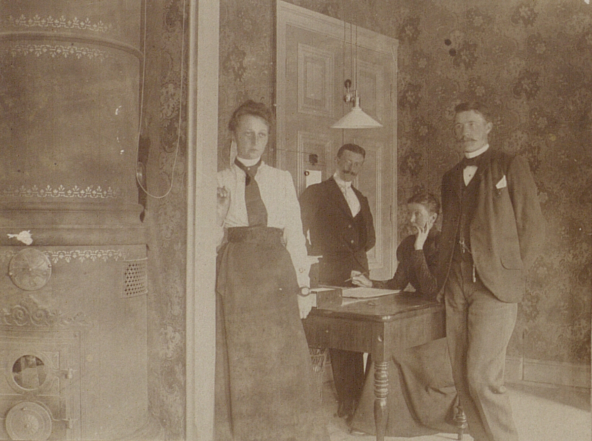 Östersund Telegrafstation år 1899. Interiör.