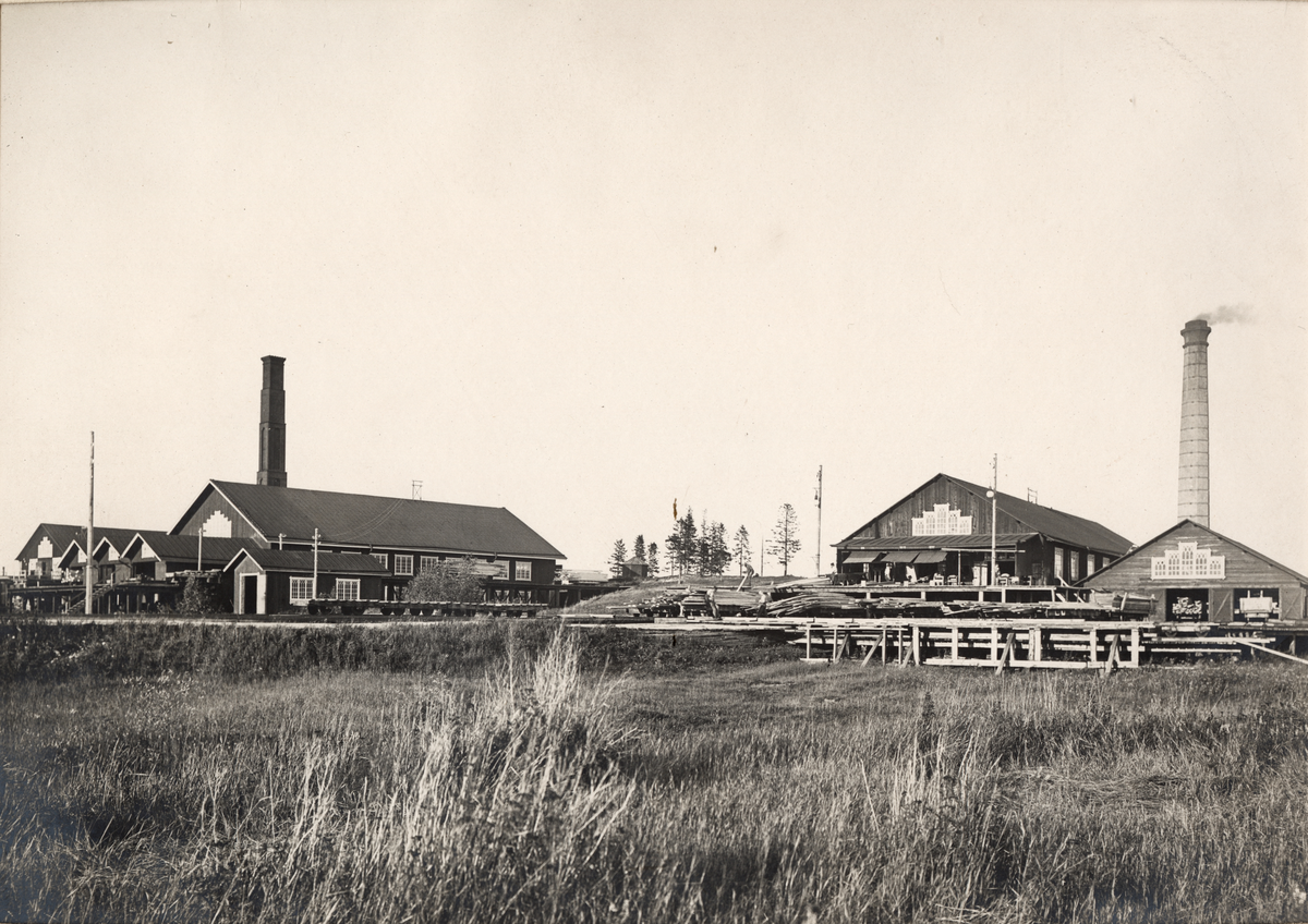 Wifstavarfs AB. Gamla sågen, hyvelverket och nya sågen.  Fotografiet fick 5:e pris i Svenska Turistföreningens Pristäflan (pristävling) 1902.