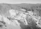 Björna socken.
Studsviken: Gideälven, Kvarnforsen. Till höger ungskog å Nordanås torp.
Foto oktober 1916.
Fotograf: W. Wångström, Ö-vik
No. 53 i 