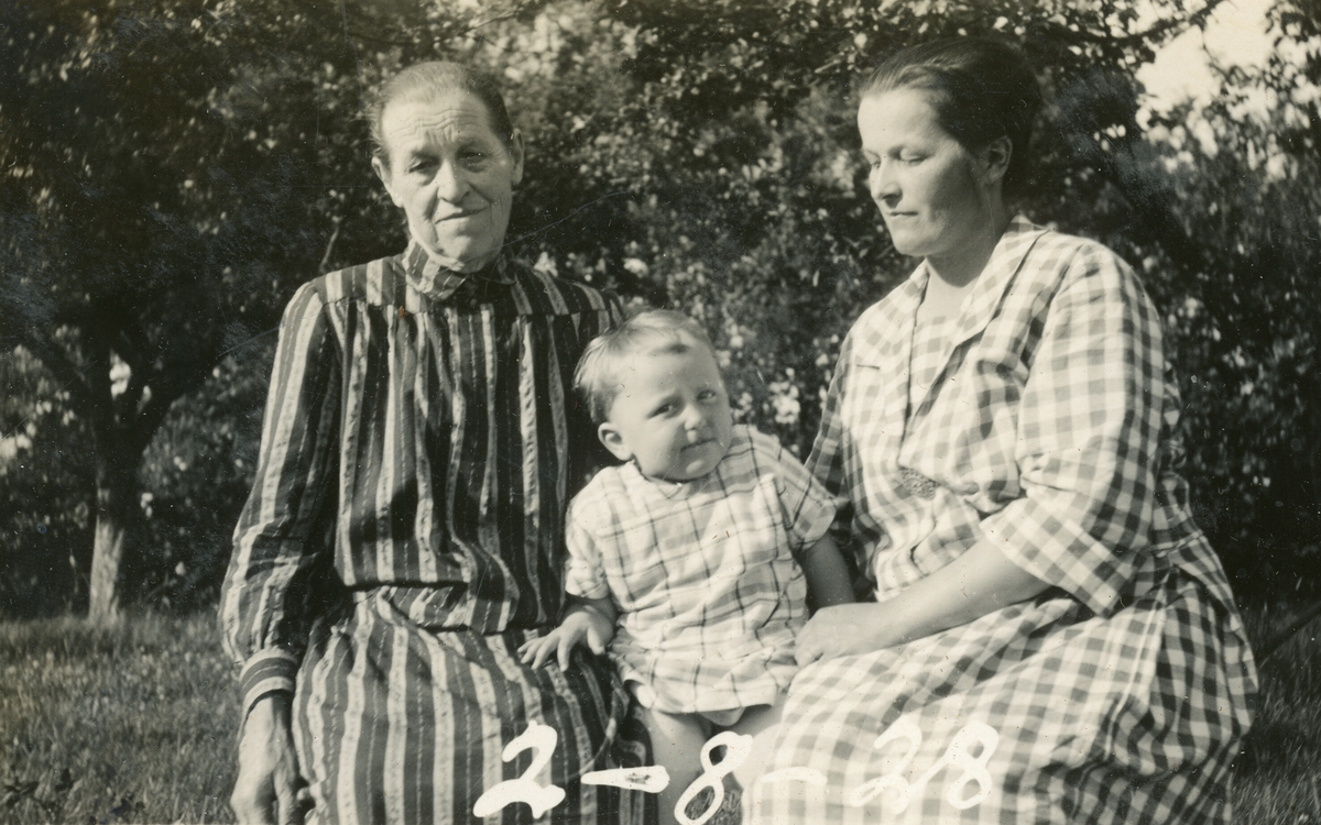 Fleire bilde av Tordis Terjesen, mor og mormor.
