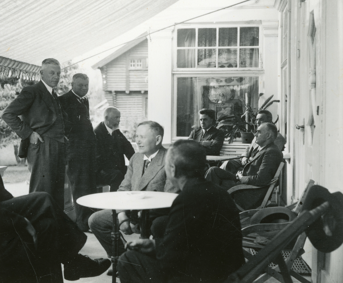Kornrådet på besøk på Veigård i Bagn 17. august 1935.  