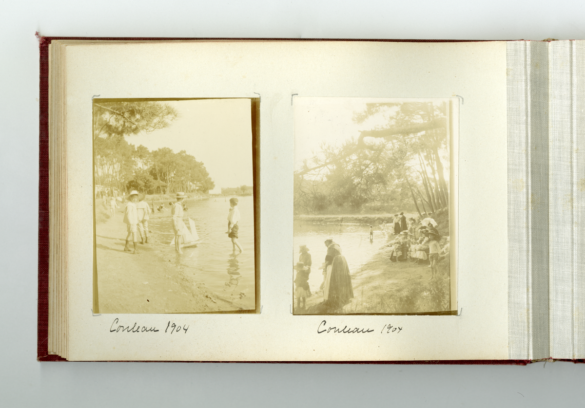 Fotoalbum tilhørende familien Aall på Ulefos hovedgård (Ulefos, Telemark). 

Fotoalbum med bilder av familieliv, reiser, Ulefos hovedgård, familien Aall, hjem, utland,  vinter, jul, vennskap, skøyter, dans, m.m.
