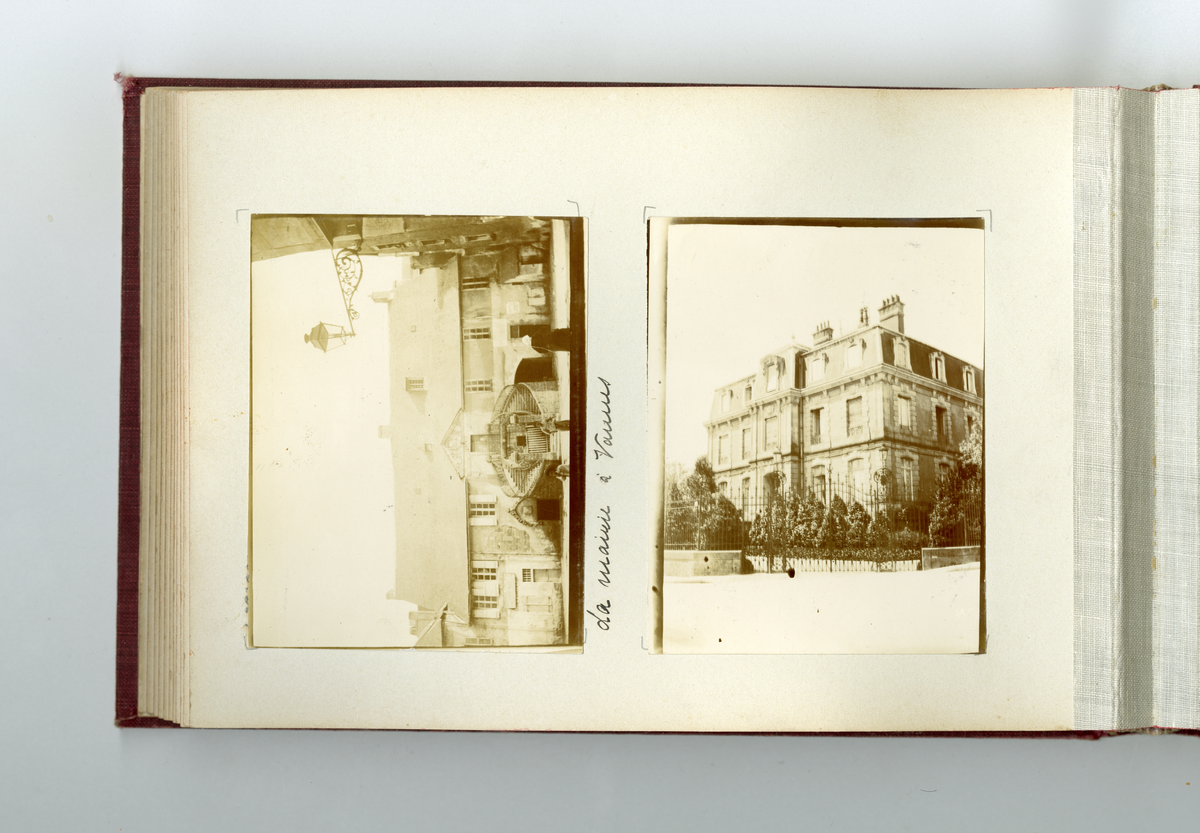 Fotoalbum tilhørende familien Aall på Ulefos hovedgård (Ulefos, Telemark). 

Fotoalbum med bilder av familieliv, reiser, Ulefos hovedgård, familien Aall, hjem, utland,  vinter, jul, vennskap, skøyter, dans, m.m.