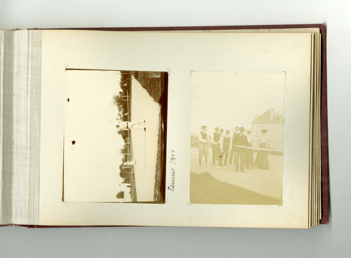 Fotoalbum tilhørende familien Aall på Ulefos hovedgård (Ulefos, Telemark). 

Fotoalbum med bilder av familieliv, reiser, Ulefos hovedgård, familien Aall, hjem, utland,  vinter, jul, vennskap, skøyter, dans, m.m.