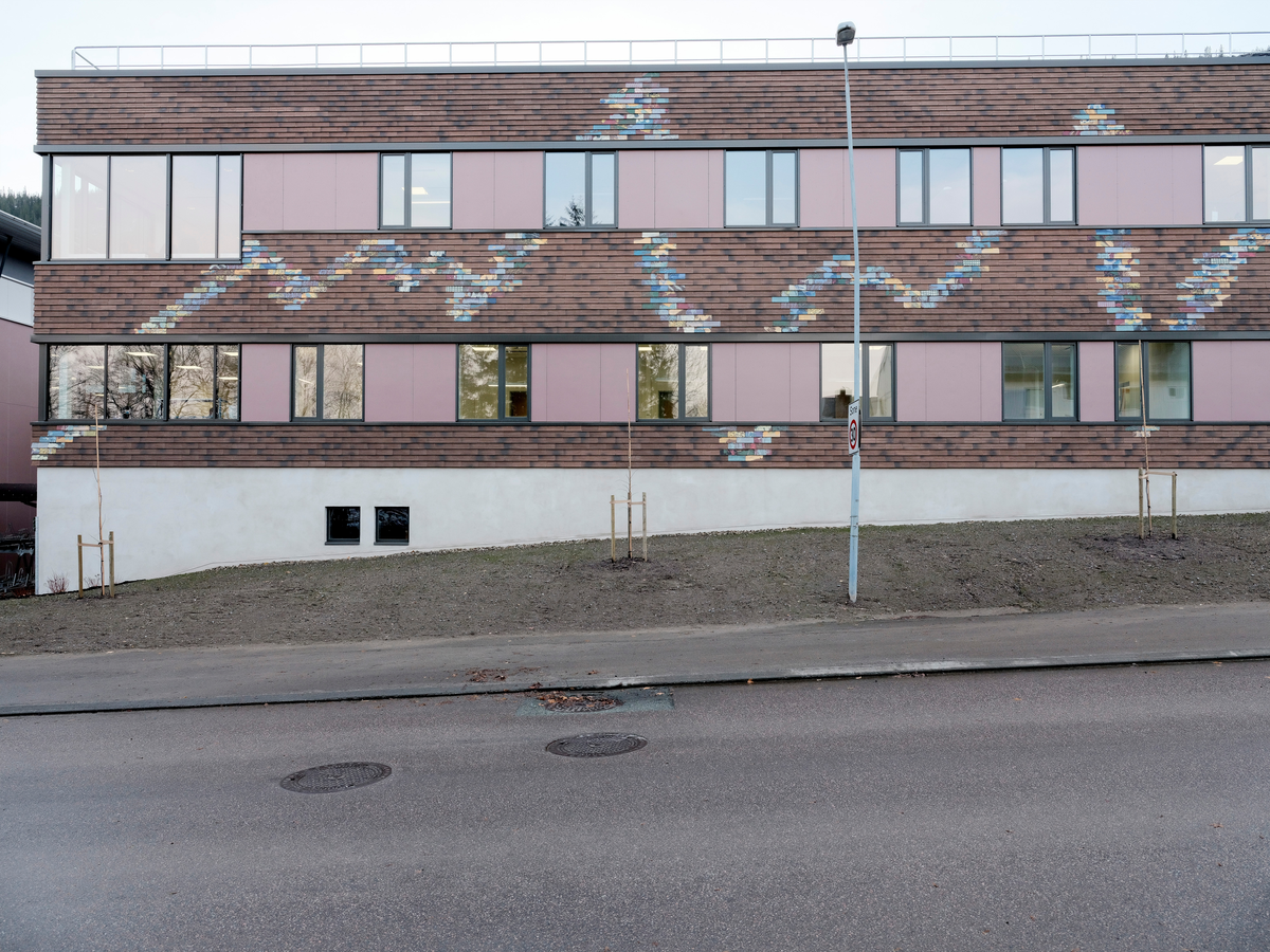 Fanden på bordstabelen [Fasade]