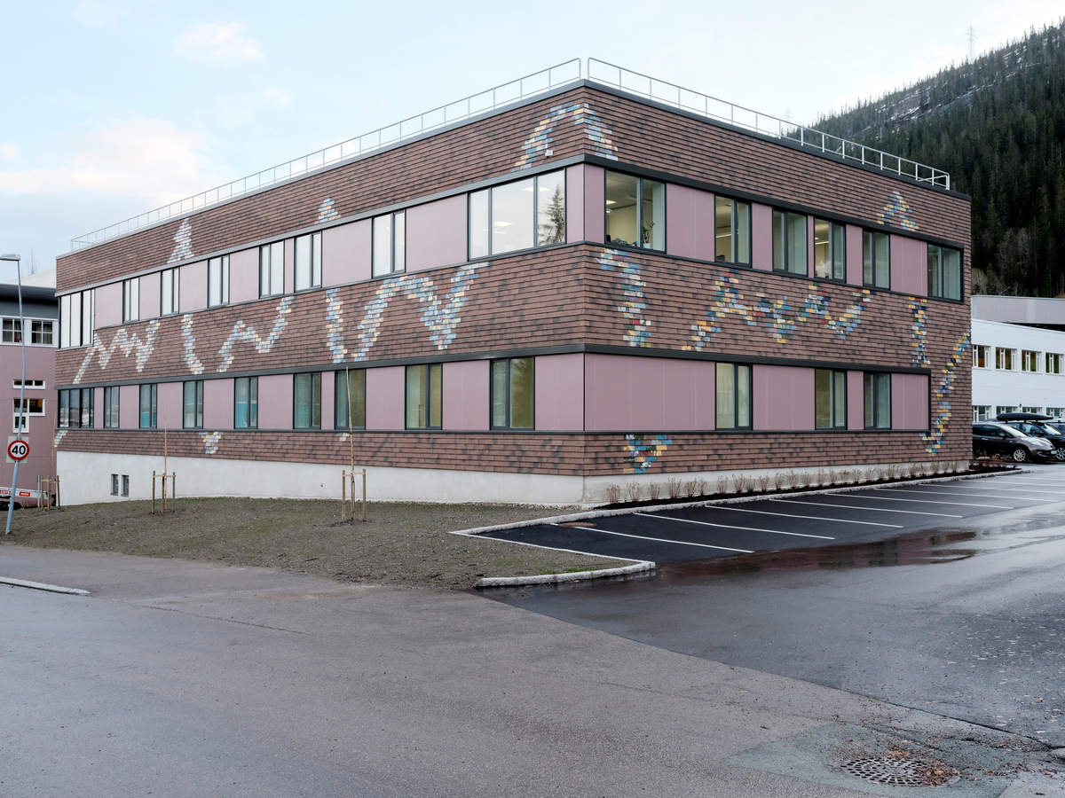 Fanden på bordstabelen [Fasade]