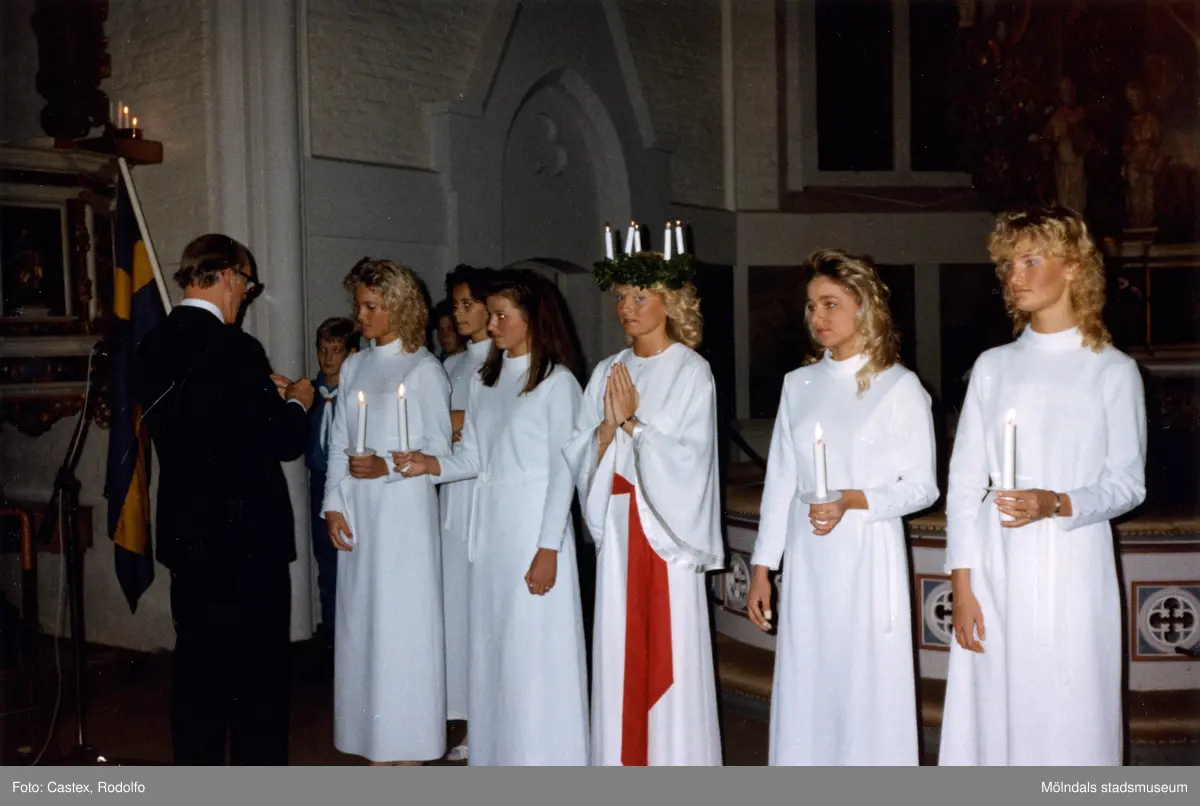 Kröningen av Mölndals Lucia i Fässbergs kyrka i december 1985.