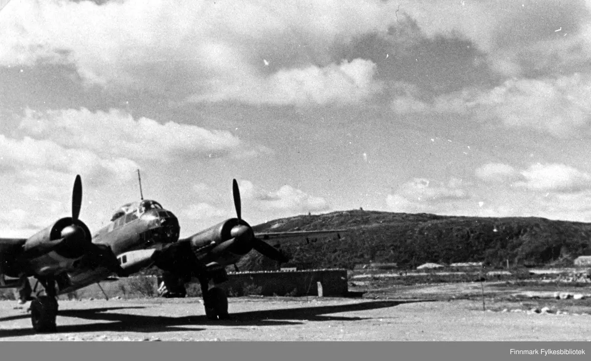 En Junkers Ju 88D, et tysk to-motors lett bombefly, fra 1. skvadron av ...