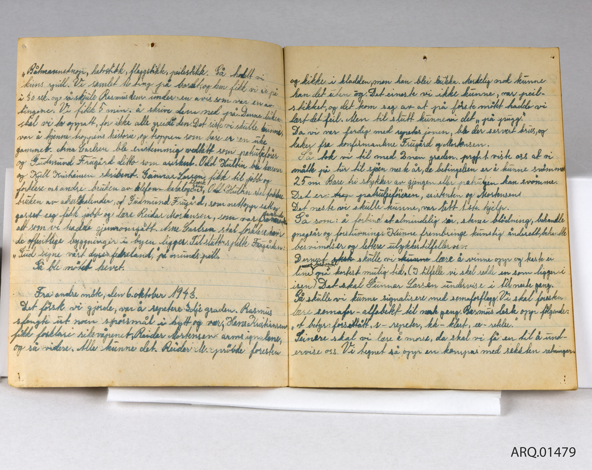 Brun referatbok for speidergruppen "falke-patruljen". Inneholder møtereferater fra 1943.