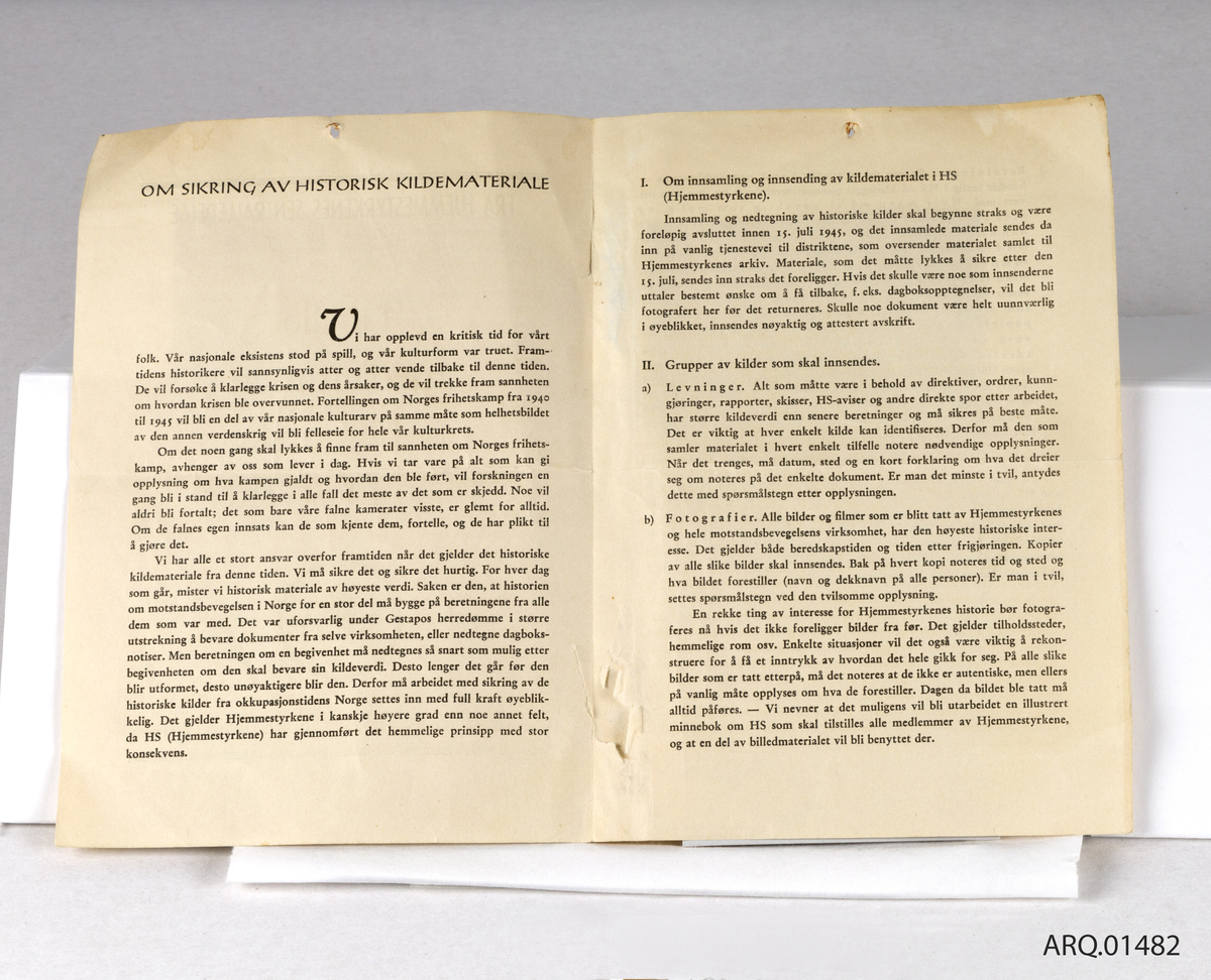 Hefte fra hjemmestykens sentralledelse , om sikring av historisk kildemateriell.