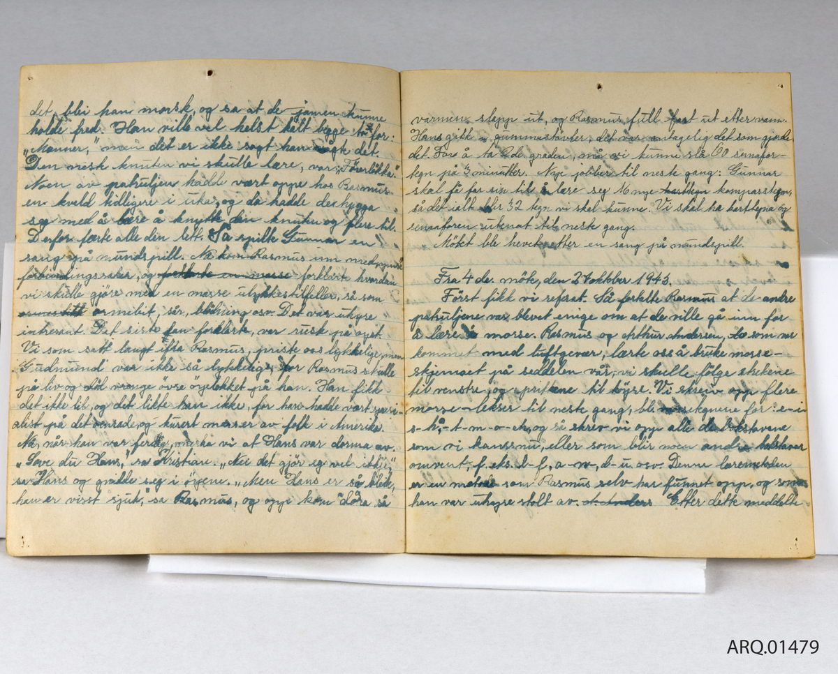 Brun referatbok for speidergruppen "falke-patruljen". Inneholder møtereferater fra 1943.