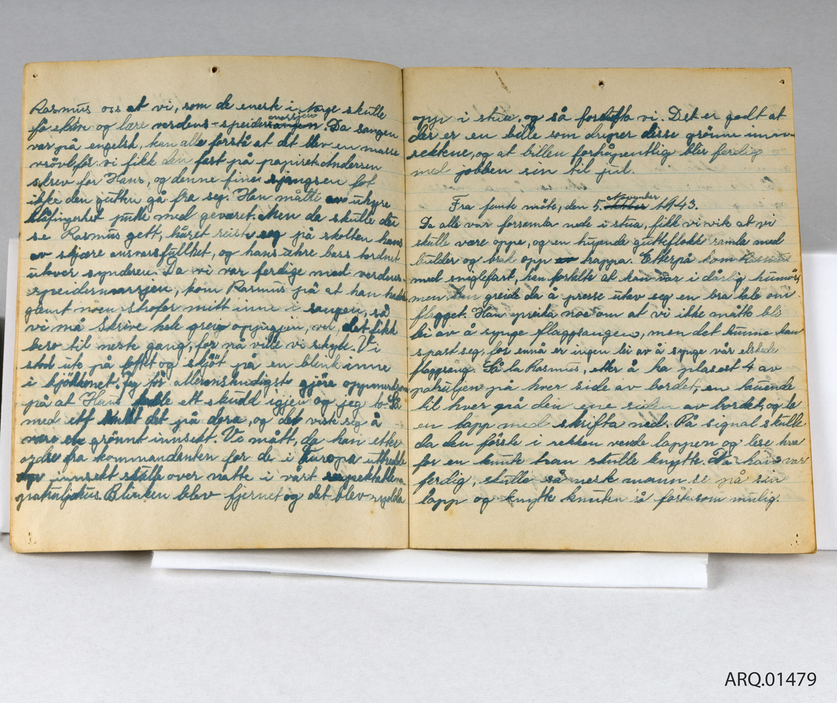 Brun referatbok for speidergruppen "falke-patruljen". Inneholder møtereferater fra 1943.