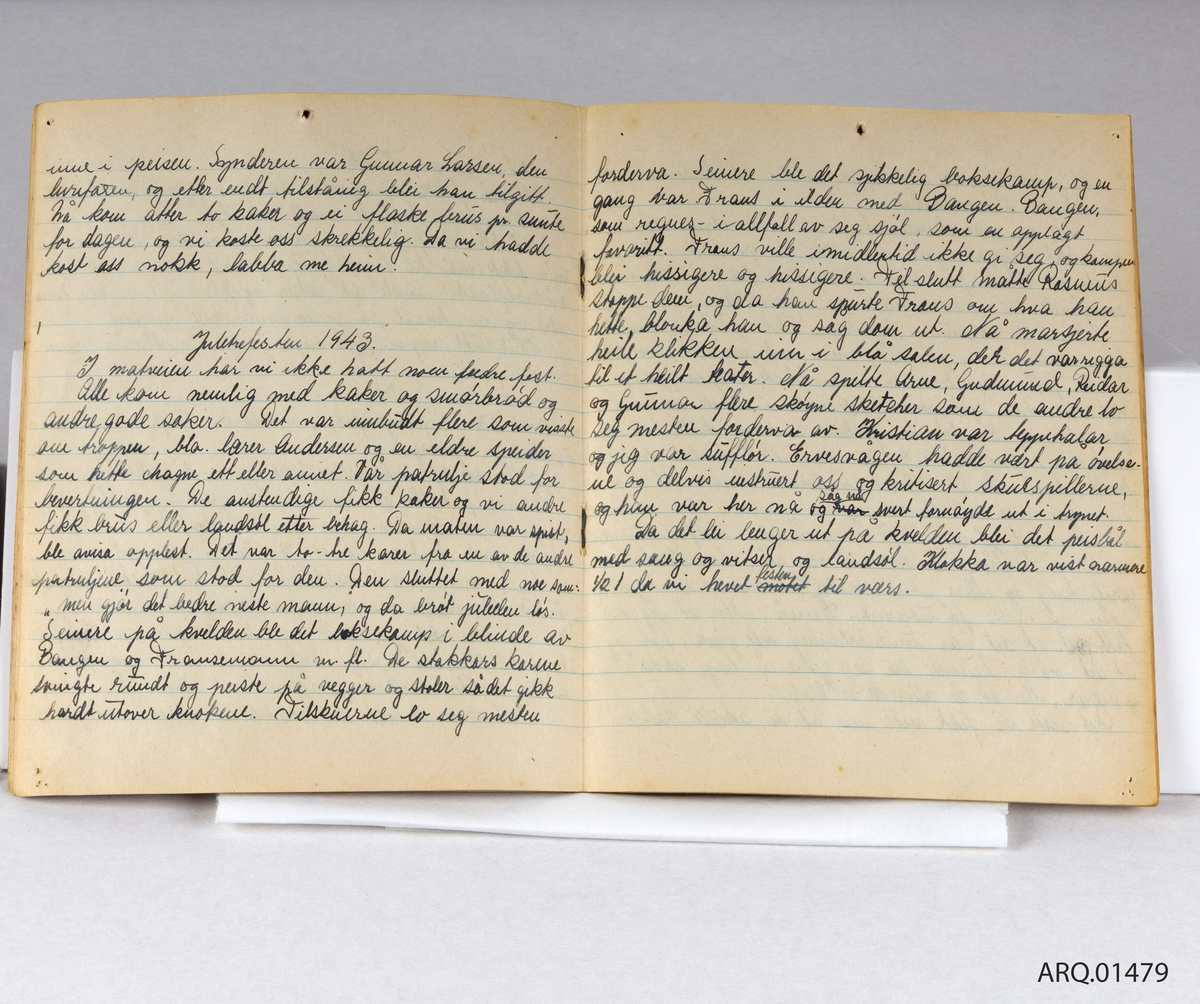 Brun referatbok for speidergruppen "falke-patruljen". Inneholder møtereferater fra 1943.