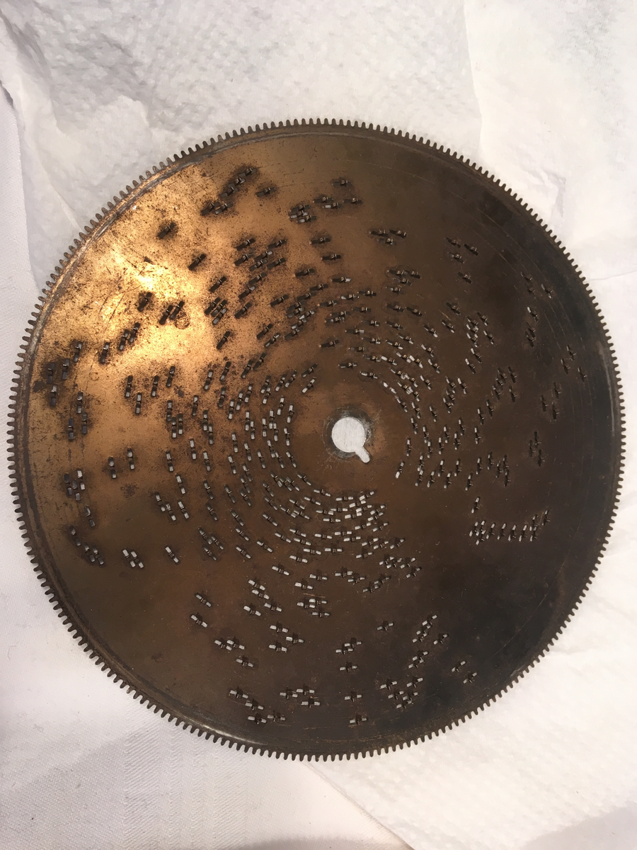 Treboks, musikkspiller til metallplater, plater følger med, 10stk.