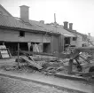 Under 1938 sanerades en större del av kvarteret Borgarens utdömda hus i Linköping. Här husraden utmed Hantverkargatan under rivning.