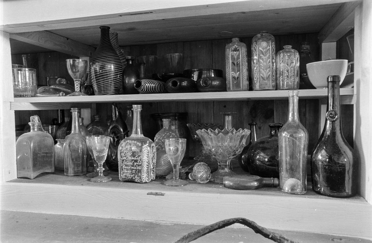 Hamar, Domkirkeodden, Løtenbygningen, utstilling av glass,