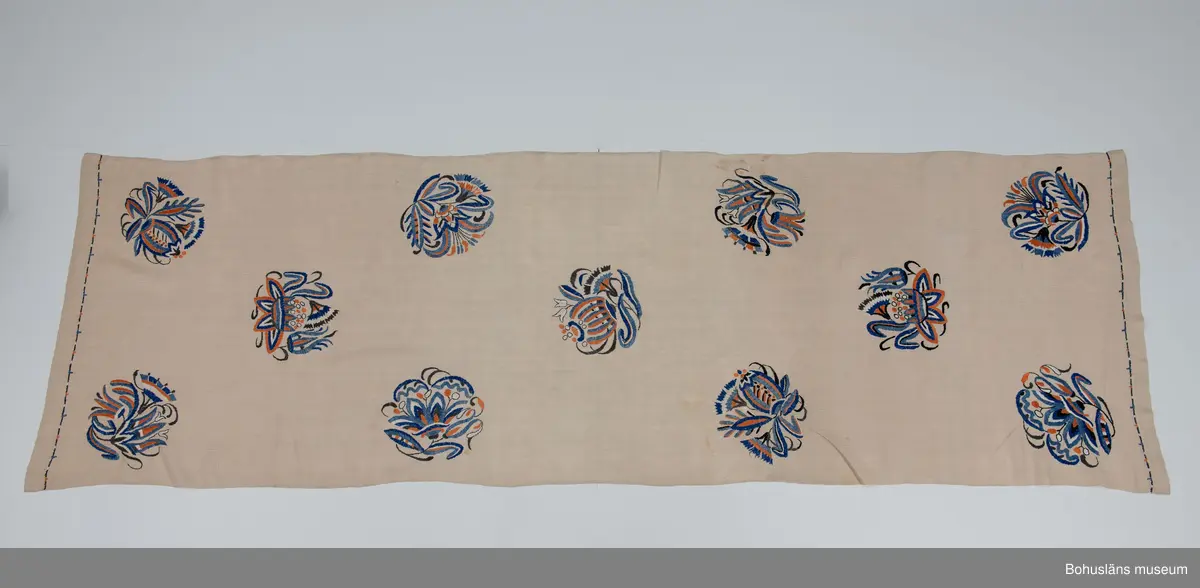 Broderad linnedu i jugendstil.