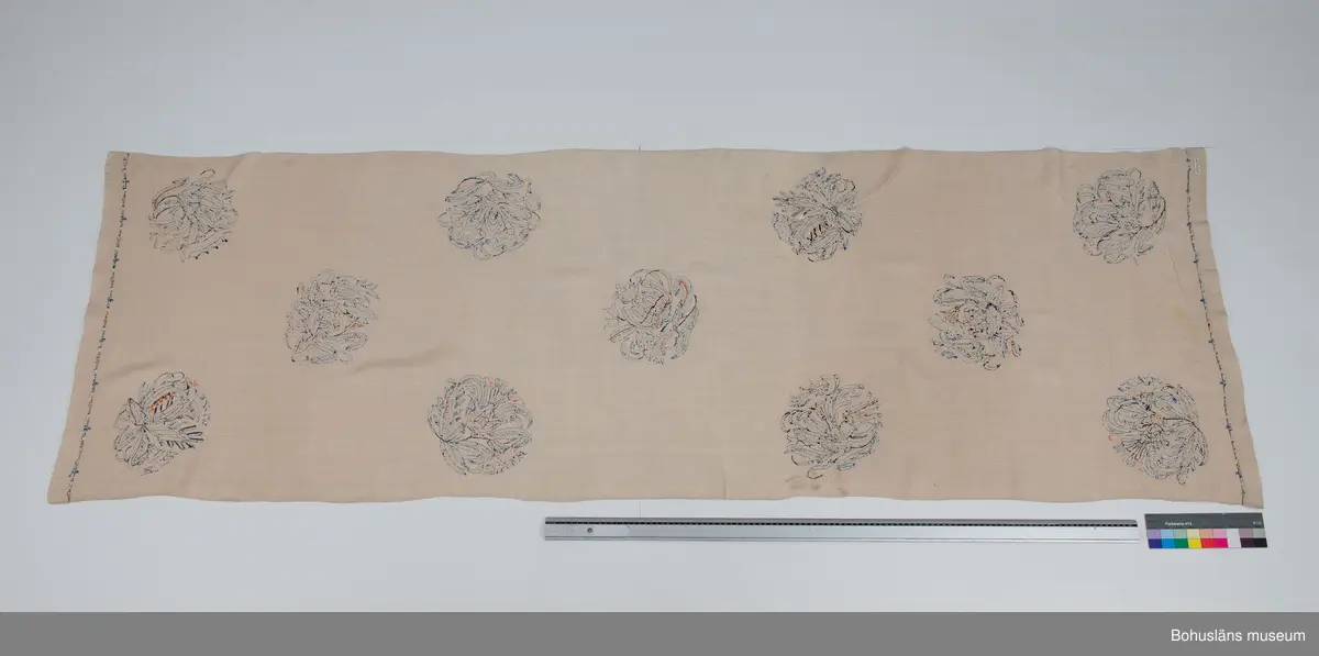 Broderad linnedu i jugendstil.