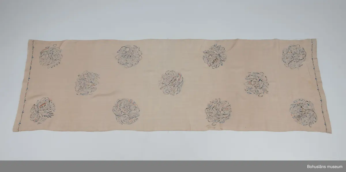 Broderad linnedu i jugendstil.