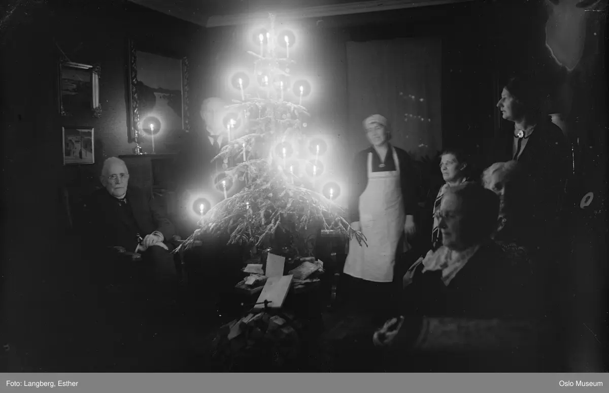 interiør, stue, julaften, juletre, menn, kvinner