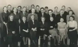 Gruppebilde av lærerne ved Vardø-skolene i 1953