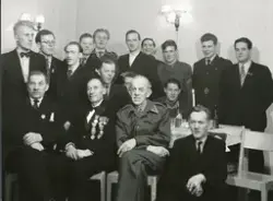 Gruppebilde av Vardø frivillige skytterlag. Ca. 1955