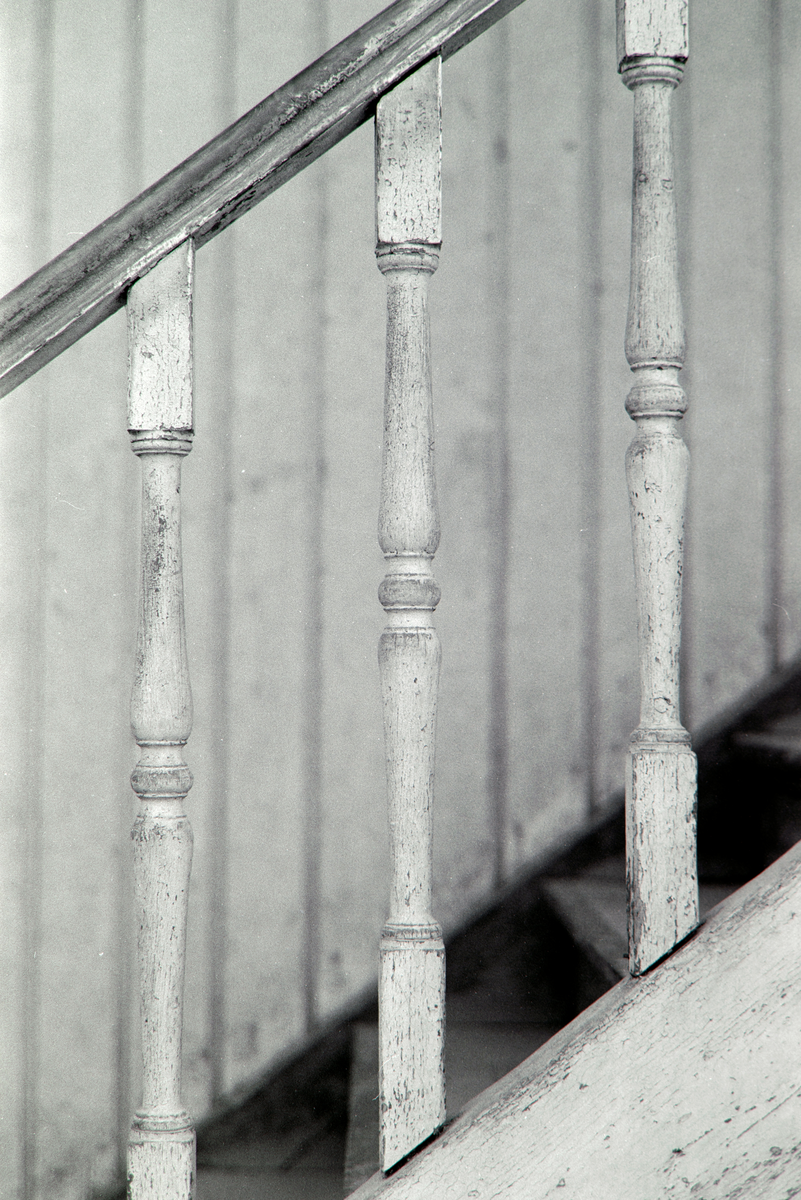 Hamar, Stortorget, Aasgården, bygård, bakgård, utvendig trappeoppgang, svalgang, detalj rekkverk.