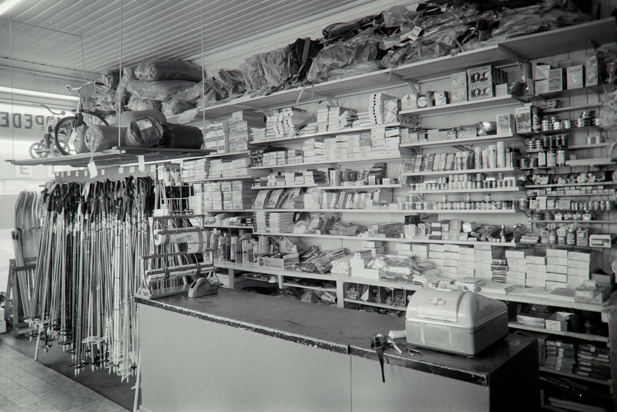 Hamar, Stortorget, Storhamargata 11, nedre Aasgården, bygård, interiør sportsforretningen Flengsrud & Sønner,  