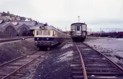 Utrangert dieselmotorvognsett type 88 på Marienborg, nærmest