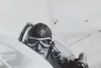 Närbild av militär flygare på plats i förarsits, omkring 1935

Text vid foto: 