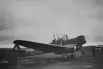 Tyskt flygplan Focke Wulff Weihe, märkt D-ABUO står på flygfältet på F 5 Ljungbyhed, omkring 1936. Med nazi-tyskt märkning.

Text vid foto: 