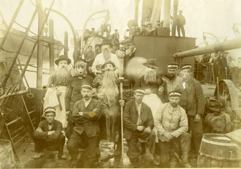 Linjedåp om bord på Solglimt, fra kaptein Anders Harboe-Rees fotoalbum.