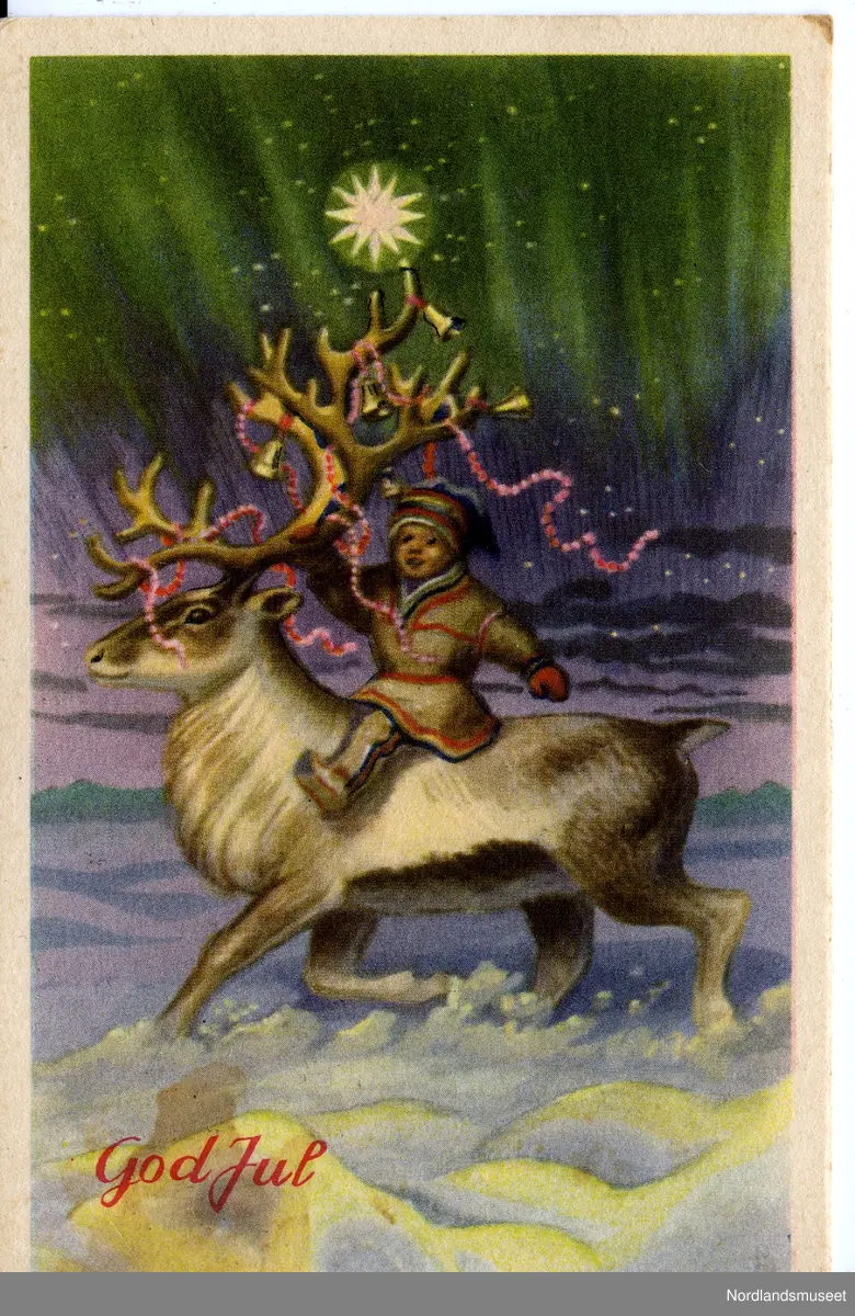 Julekort med motiv av en person kledd i samekofte som sitter på et reinsdyr. Nordlys og stjerner i bakgrunnen.