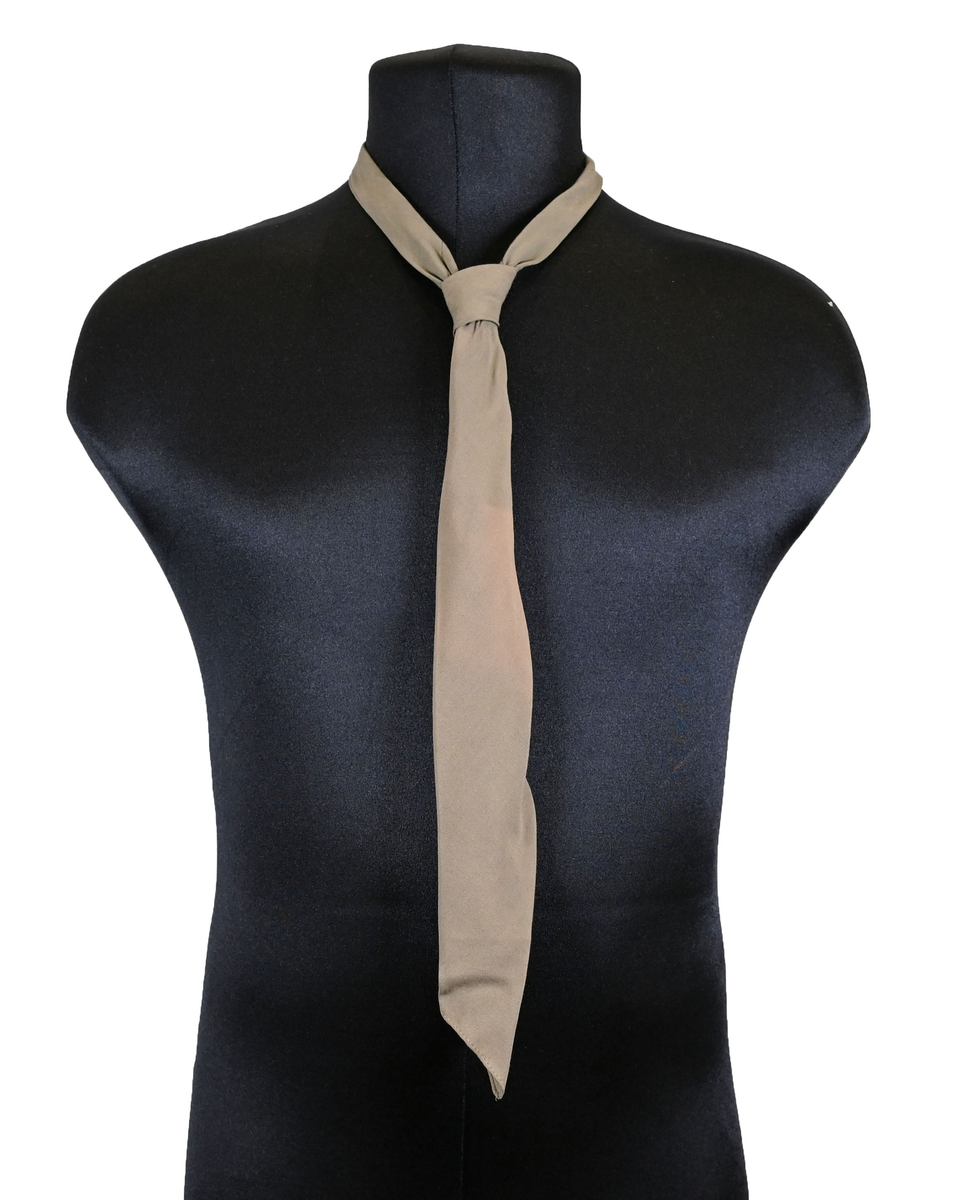 Slips i beige/brun textil tillhörande uniform för etiopiska flygvapnet.