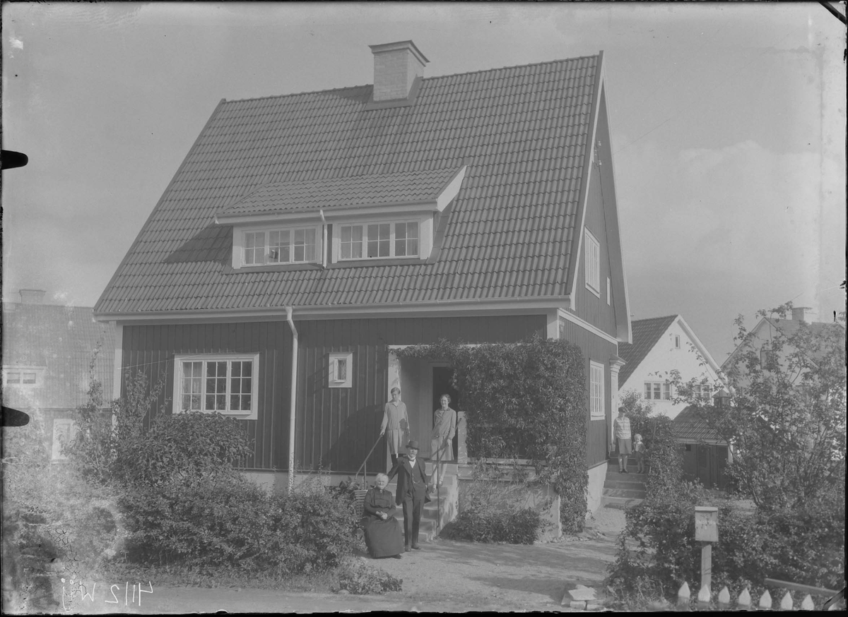 Familjen Engström på Bågevägen 8 i Västerås -Västerås Stadsarkiv ...