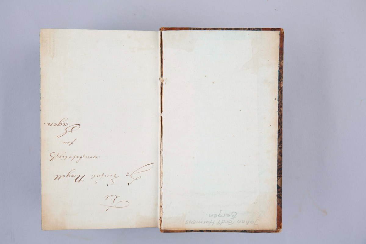 Lyder Sagen: Bergens befridelse. Innbundet, 786 sider. Bergen, 1824.
