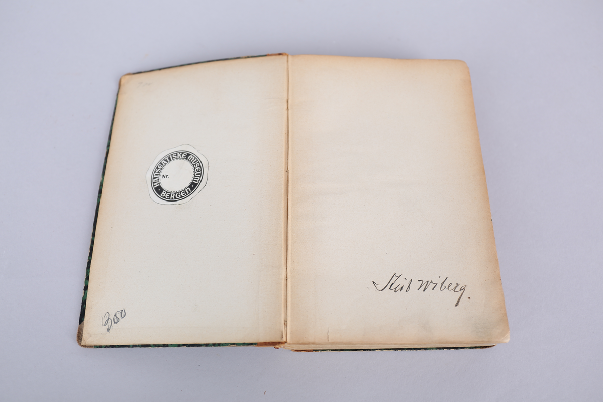 Dansk-latinsk Ordborg nærmest til Skolebrug. Innbundet, 559 sider