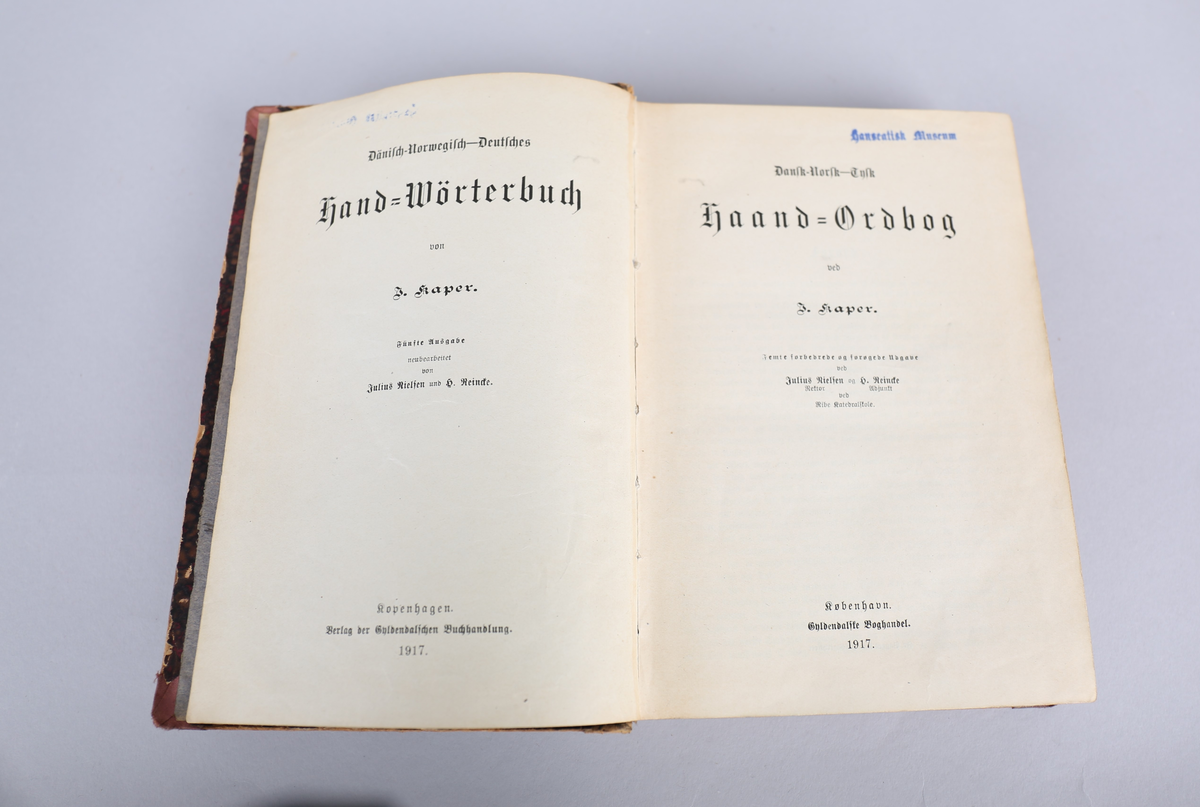 Danisch-Norwegisch--Deutsched Hand=Wörterbuch. Innbundet, 746 sider