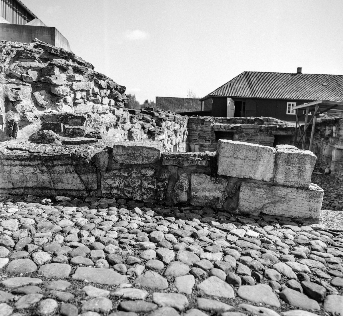 Fotografering av murer i borggården. 