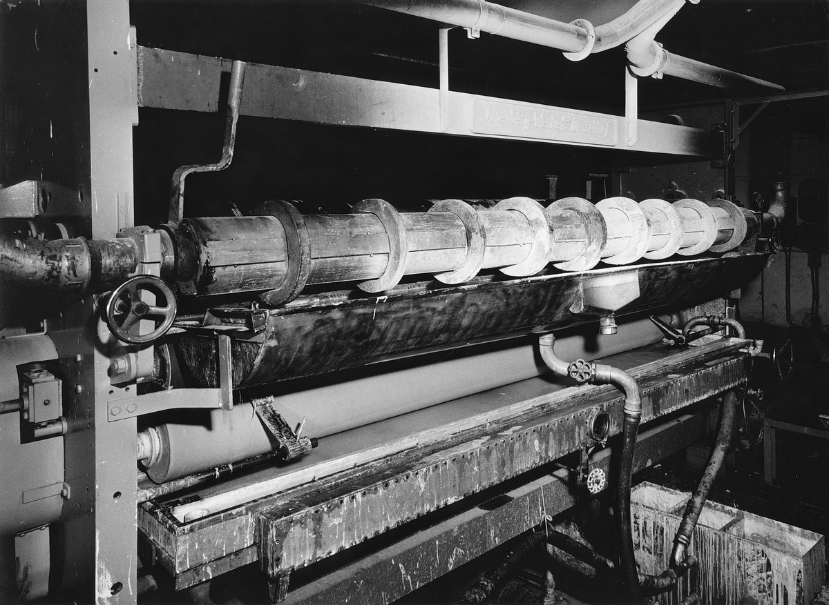 Luftbørstestrykning på KM III (kartongmaskin) i A/S Mesna Kartonfabrik på Lillehammer