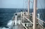 M/S NORDSTJERNAN på öppet hav. Besättningsman på däck.